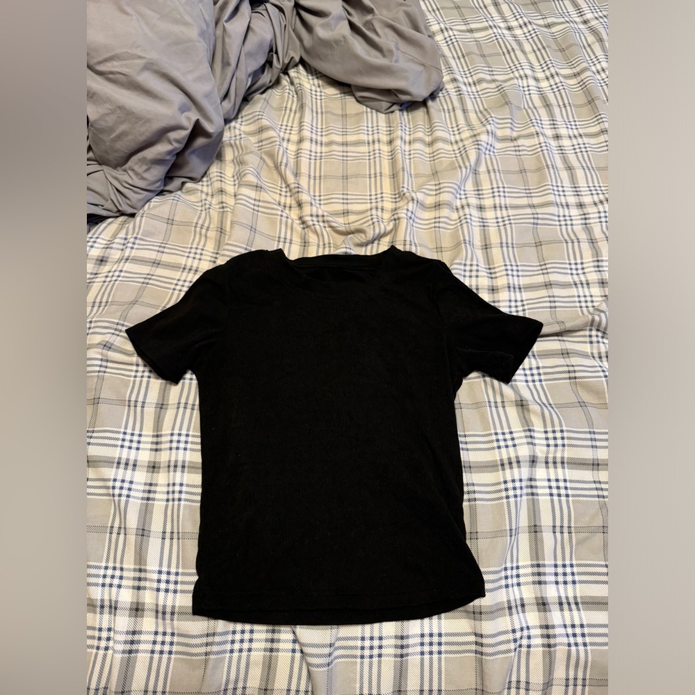 black t shirt